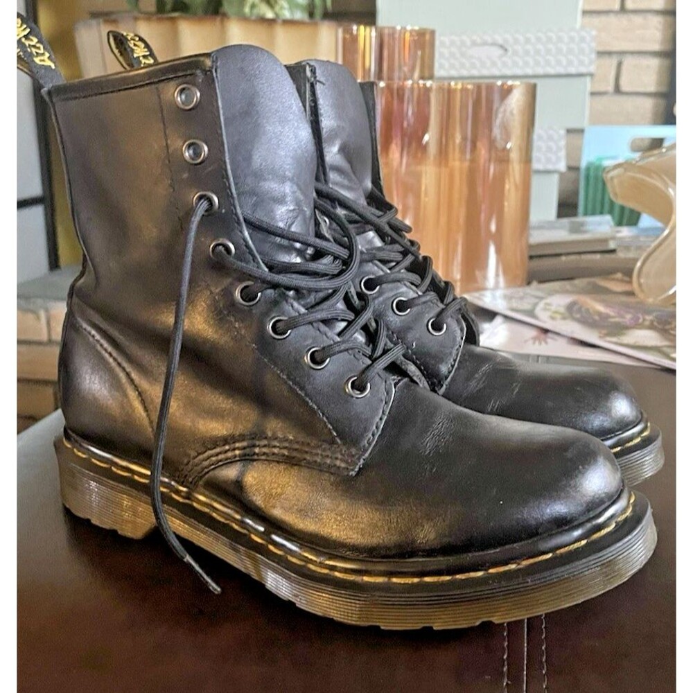 Doc Martens AirWair 11821 AW004 8-Eye Combat Boots Black Leather Women's Size 9